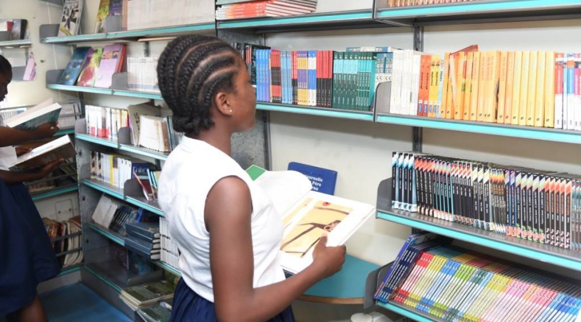 Un bibliobus au lycée Sainte Marie