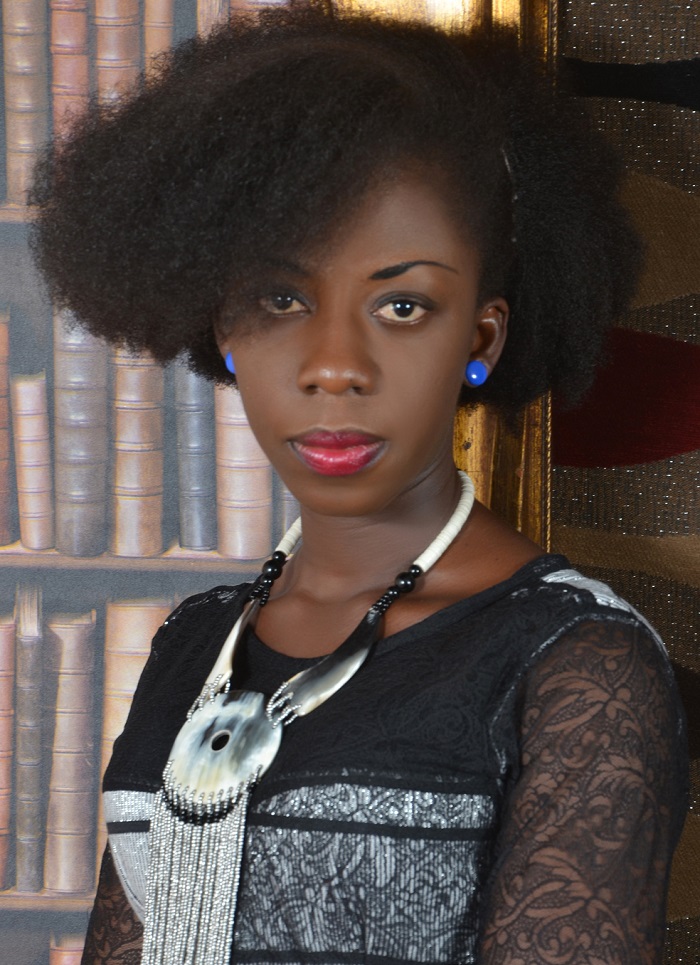 Flora Adji, une Alysma qui combine une carrière dans la littérature et dans l’humanitaire