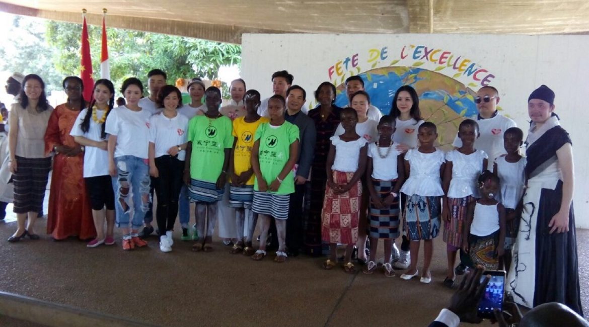 Cérémonie culturelle avec des femmes entrepreneures chinoises au Lycée Sainte Marie